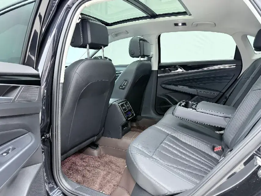 2025 VOLKSWAGEN PASSAT thumbnail 4