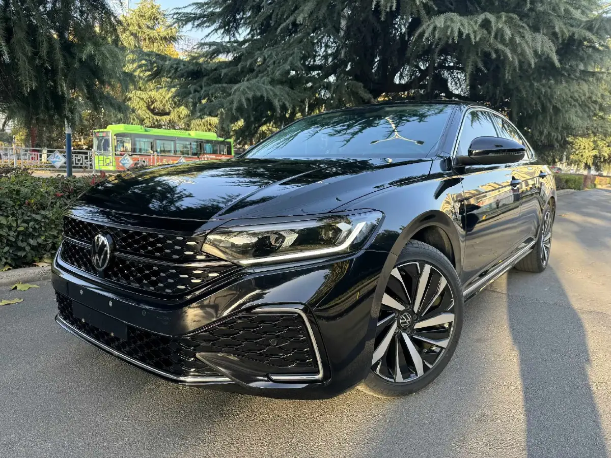 2022 Volkswagen Passat 2.0T 186HP L4 7DCT