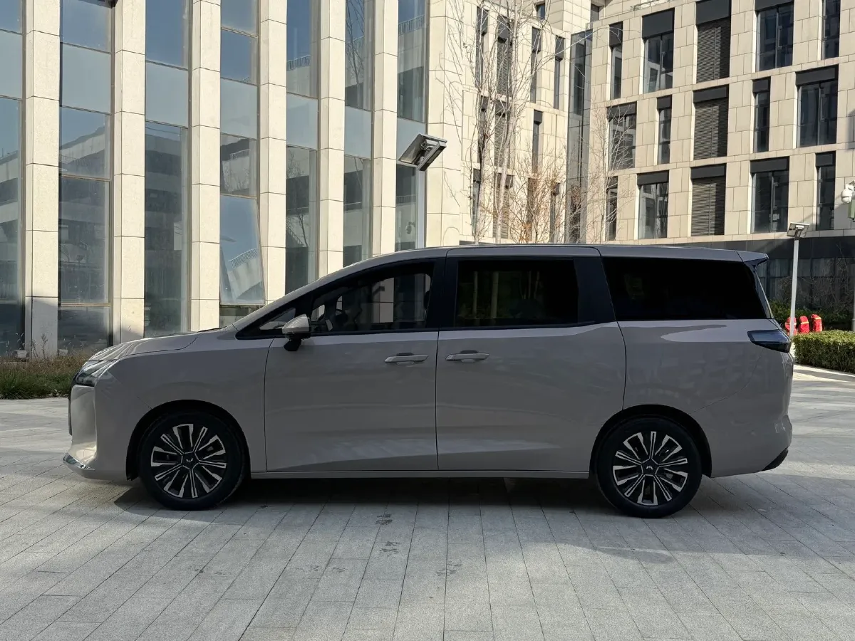 2025 WuLing XingGuang 730 1.5T 177HP L4 CVT,autocango,china used car exporter,china ev exporter,chinese used car exporter,chinese used ev exporter