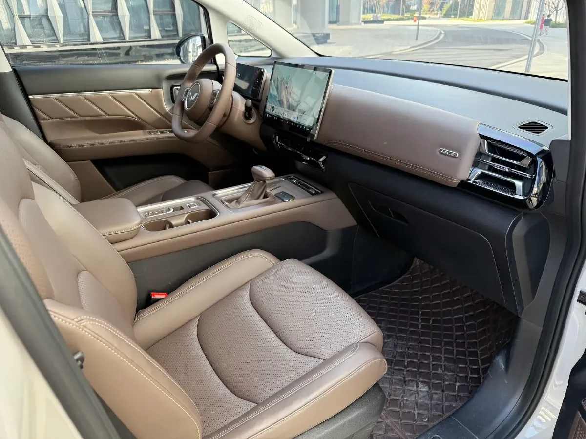 2025 WuLing XingGuang 730 1.5T 177HP L4 CVT,autocango,china used car exporter,china ev exporter,chinese used car exporter,chinese used ev exporter