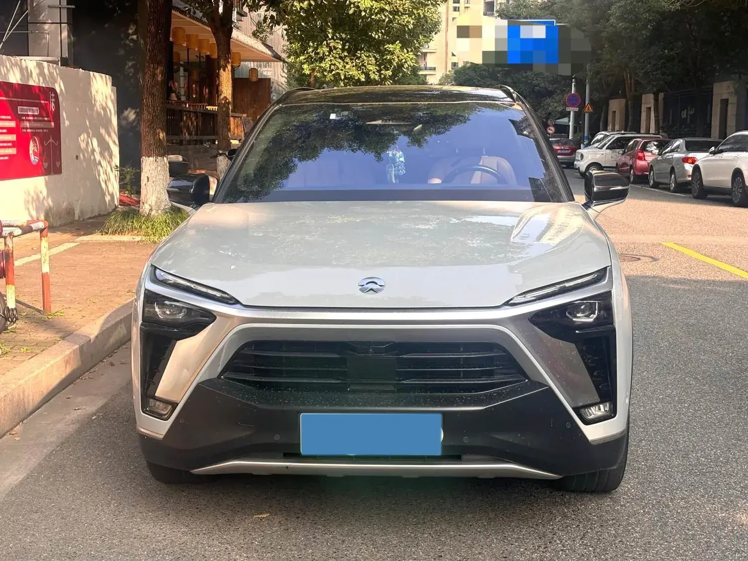 2018 NIO ES8 thumbnail 2