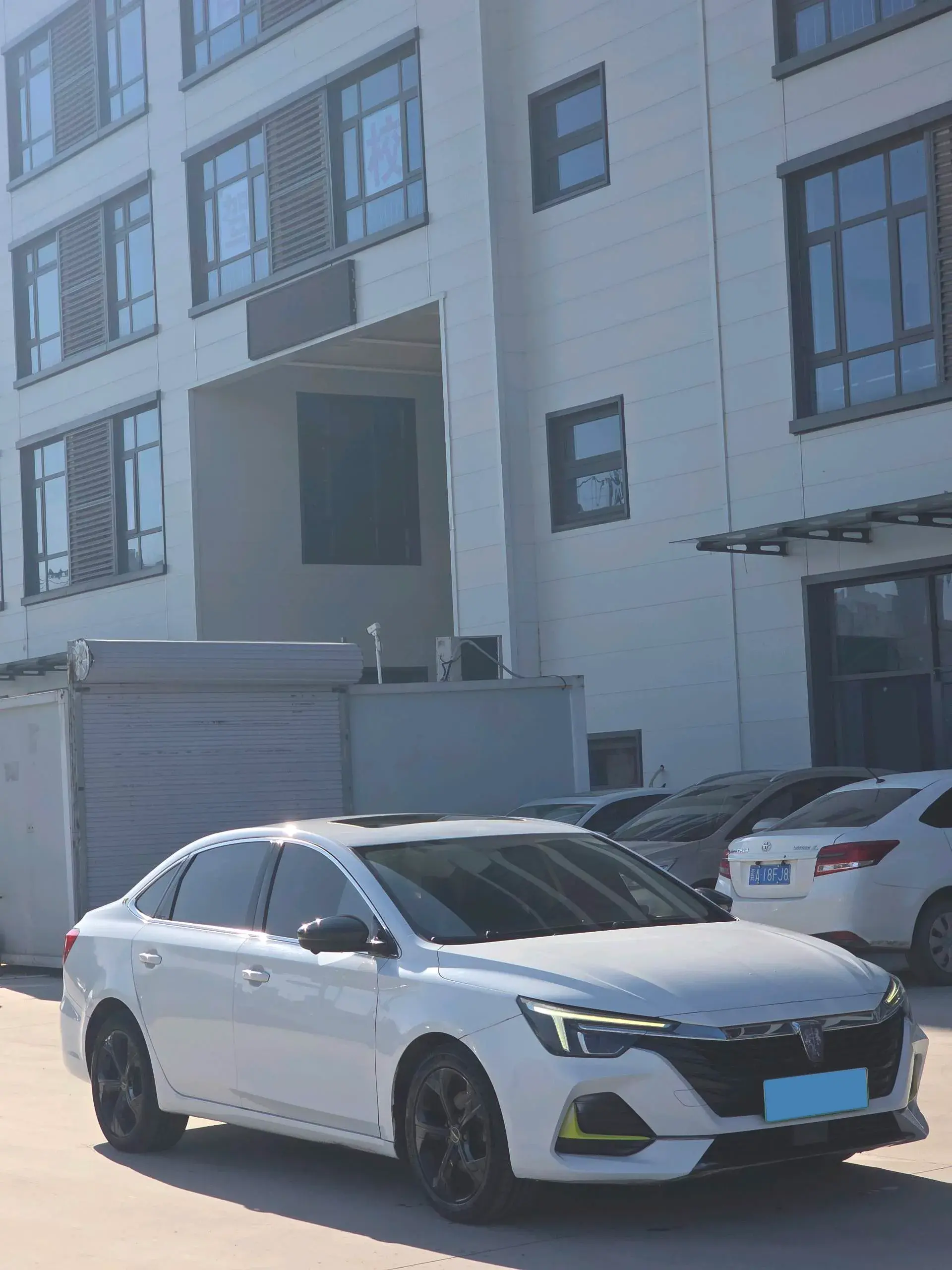 2020 ROEWE I6 thumbnail 3