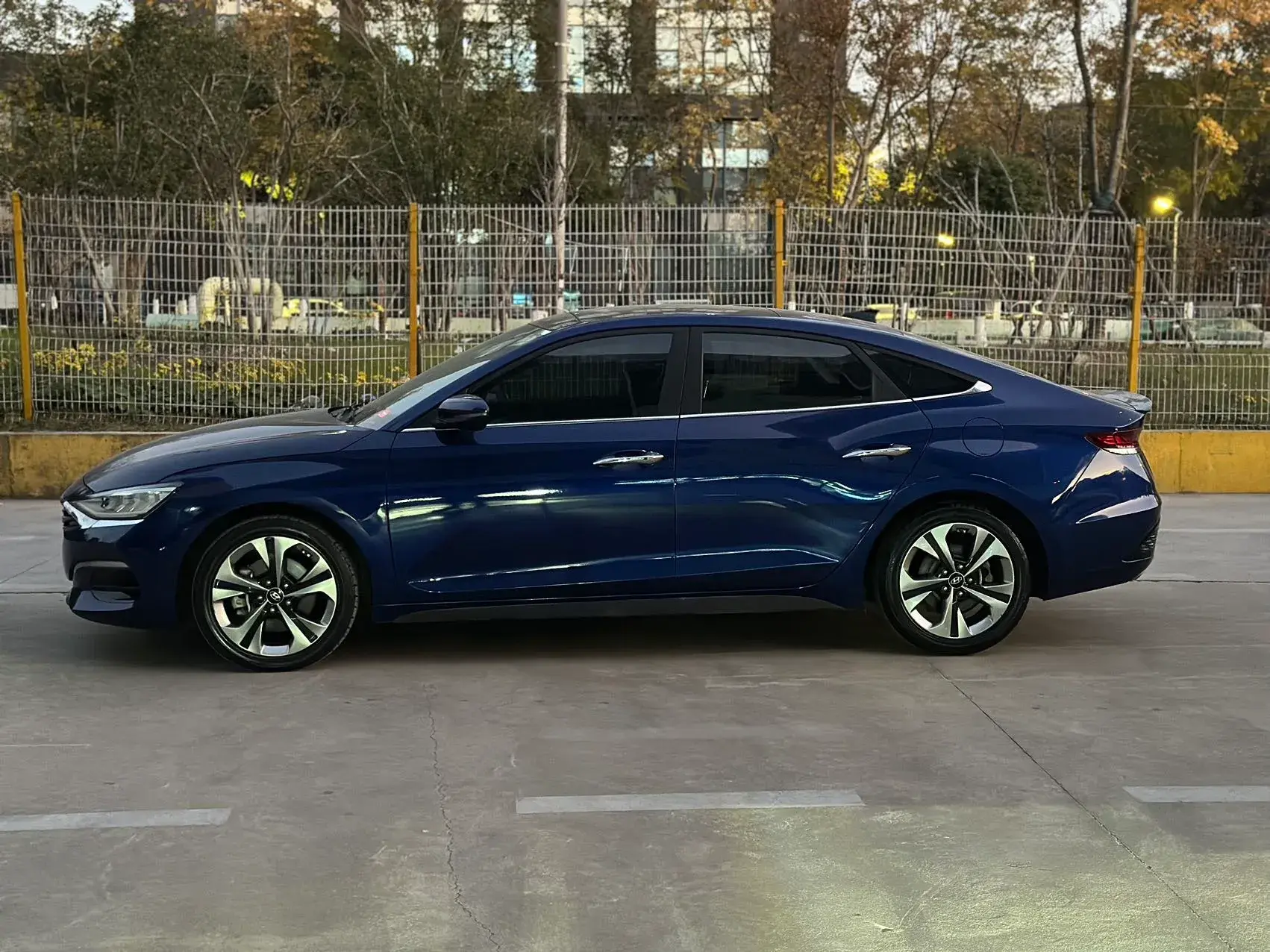 2019 HYUNDAI LA thumbnail 4