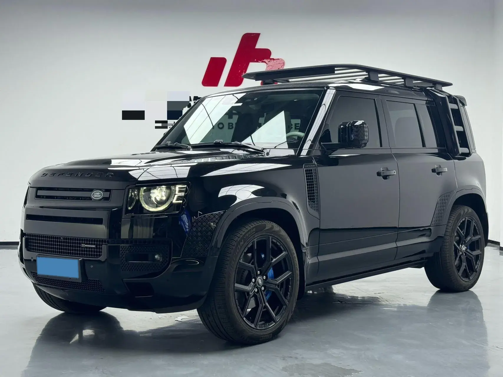2023 LAND ROVER view 1