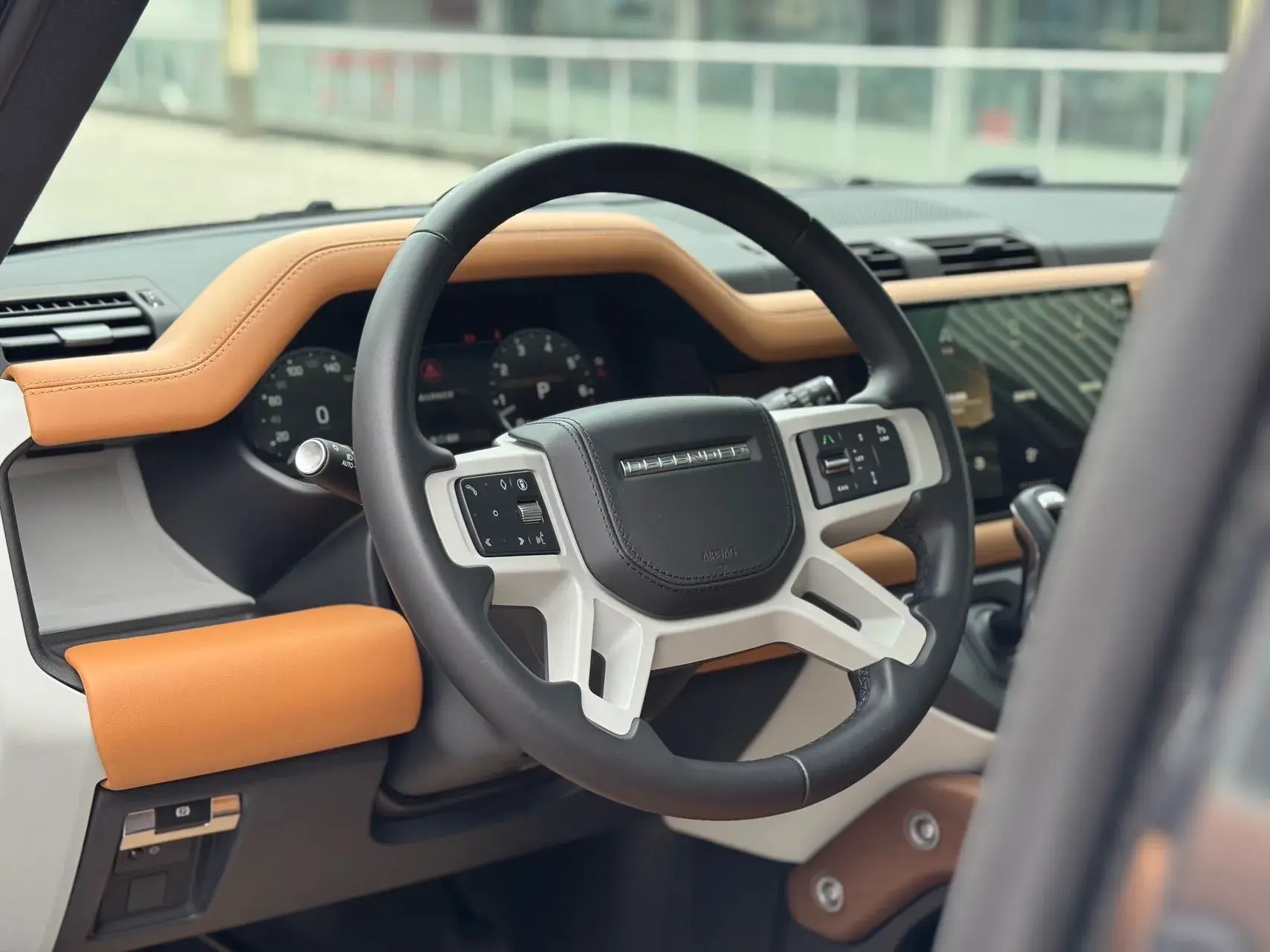 2023 LAND ROVER thumbnail 4