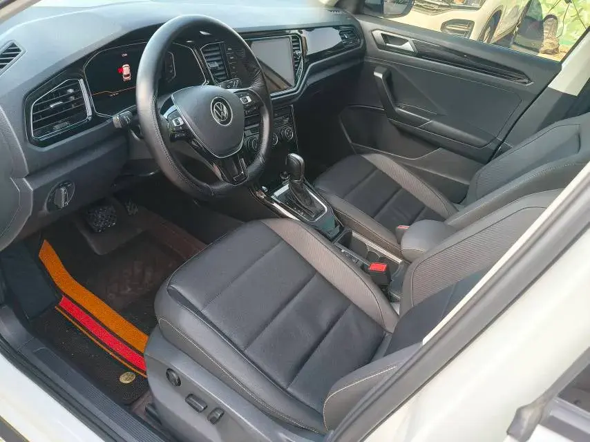 2022 VOLKSWAGEN T-ROC thumbnail 4