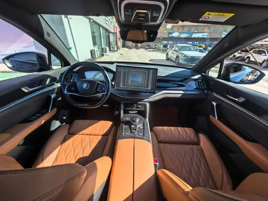 2023 BYD TANG thumbnail 3