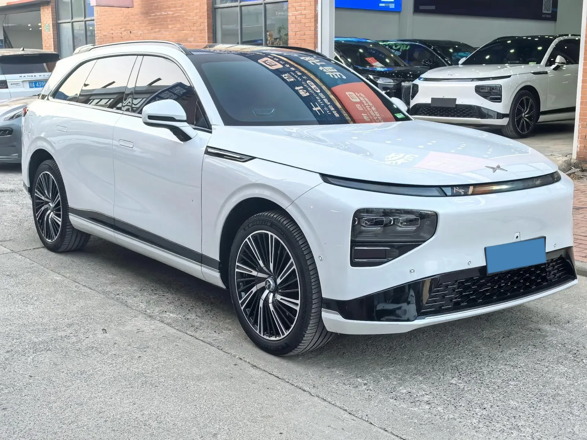 2022 XPENG G9 thumbnail 3