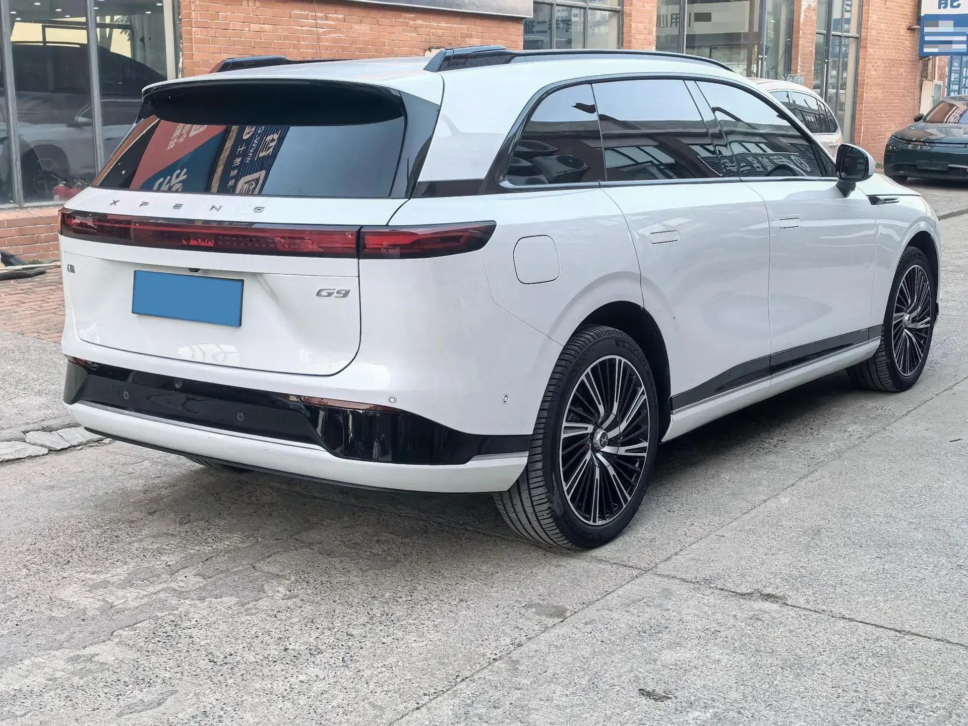 2022 XPENG G9 thumbnail 4