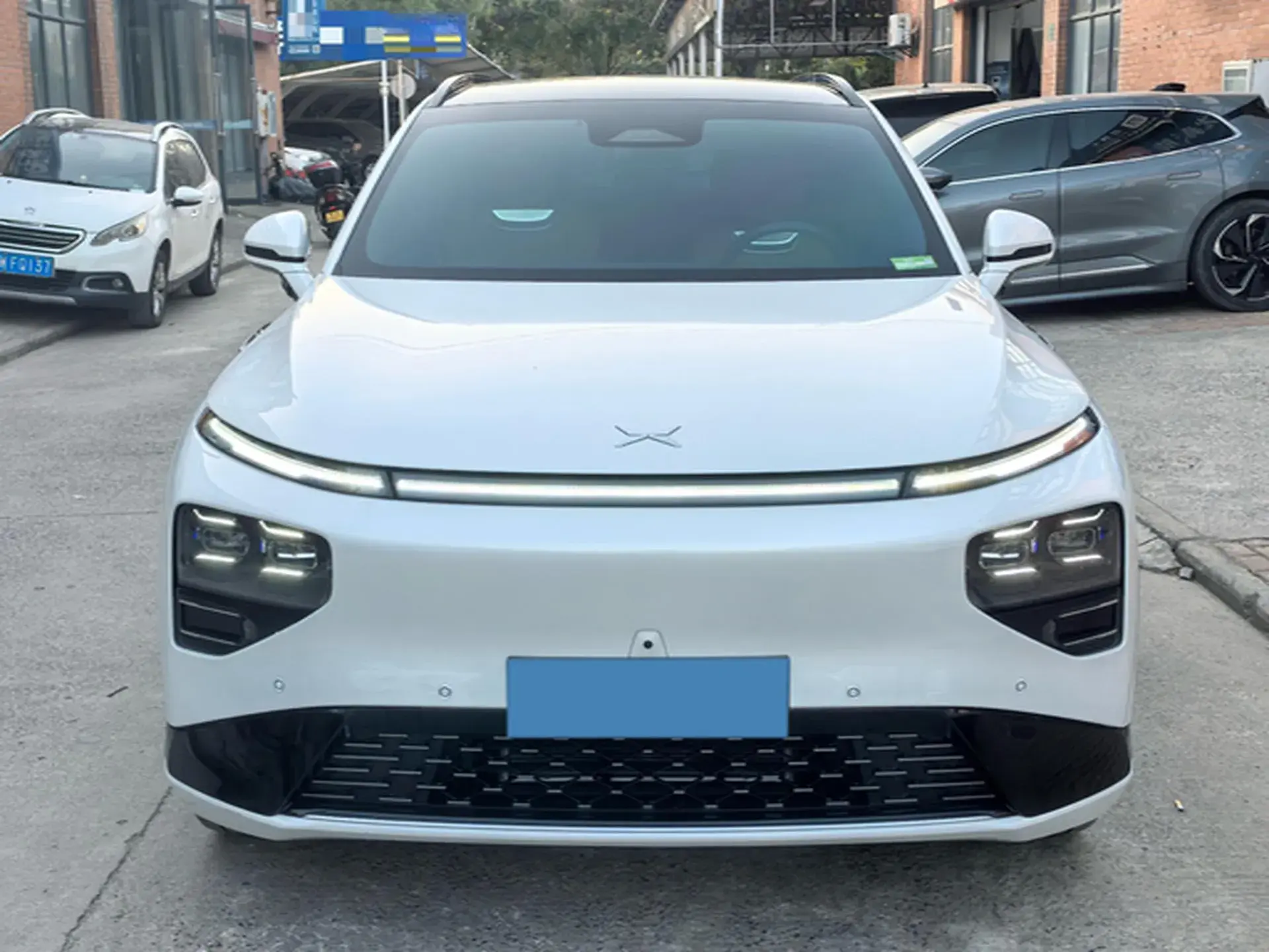 2022 XPENG G9 thumbnail 2