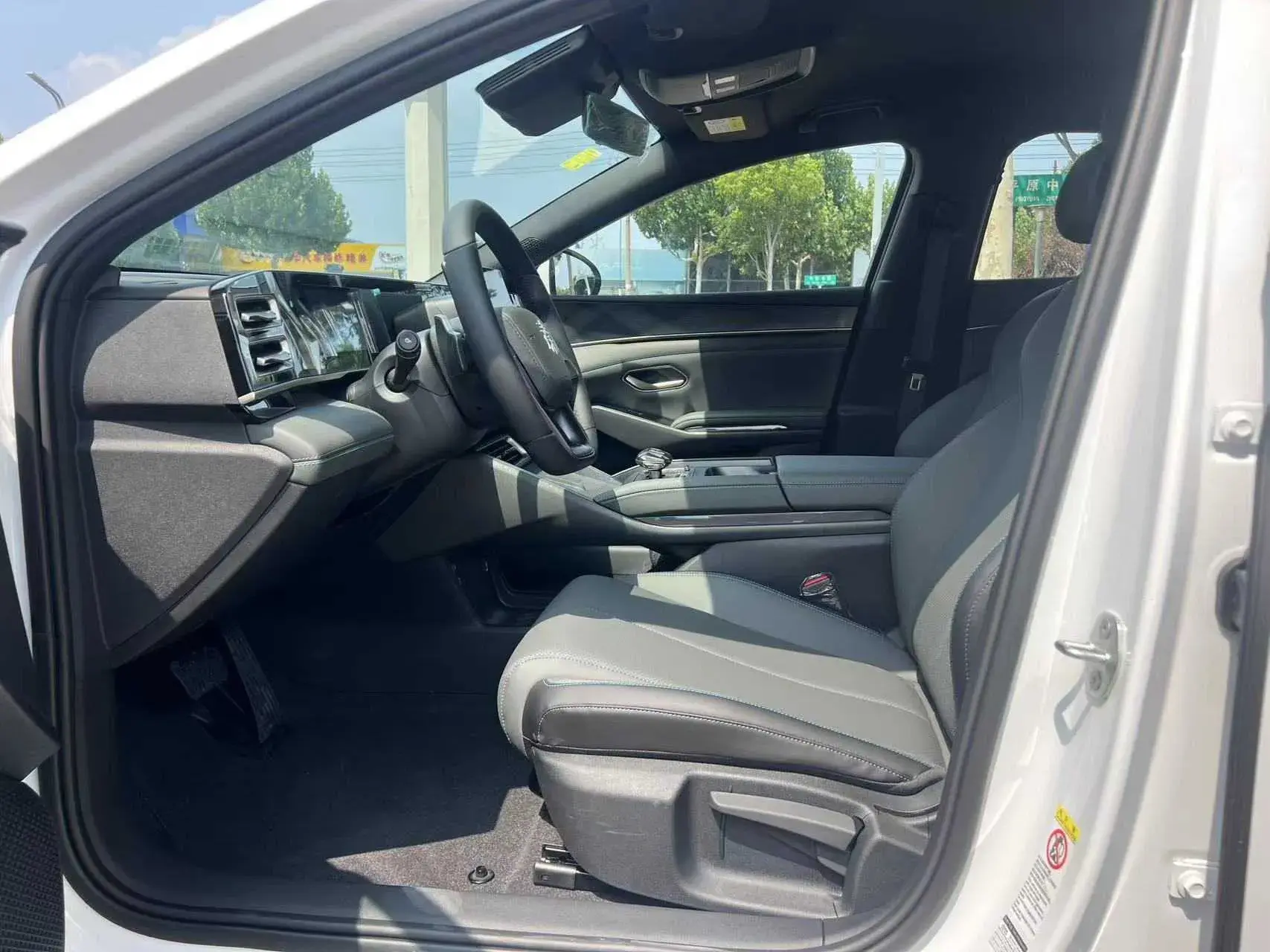 2025 BYD QINL thumbnail 4