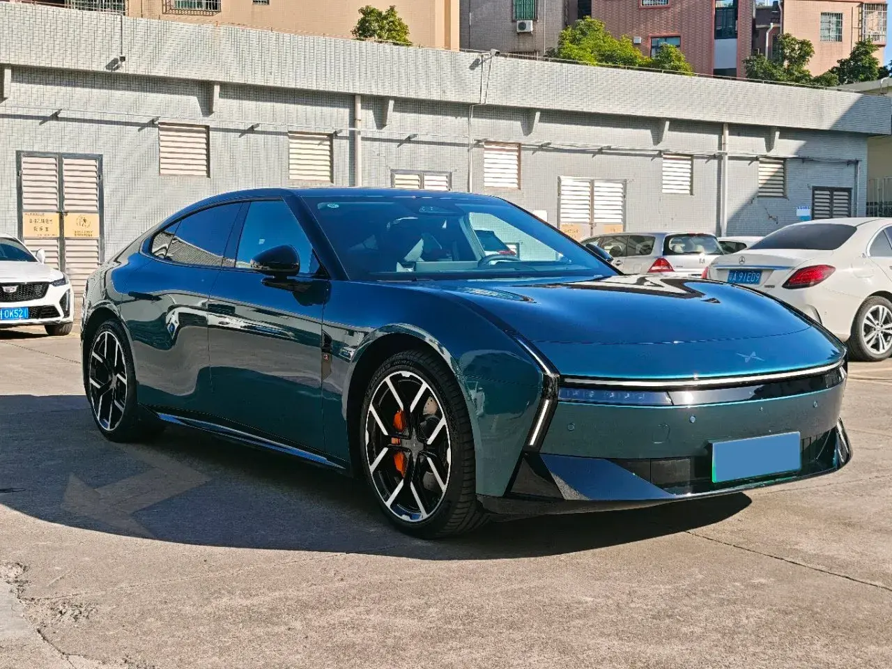 2025 XPENG P7 thumbnail 3