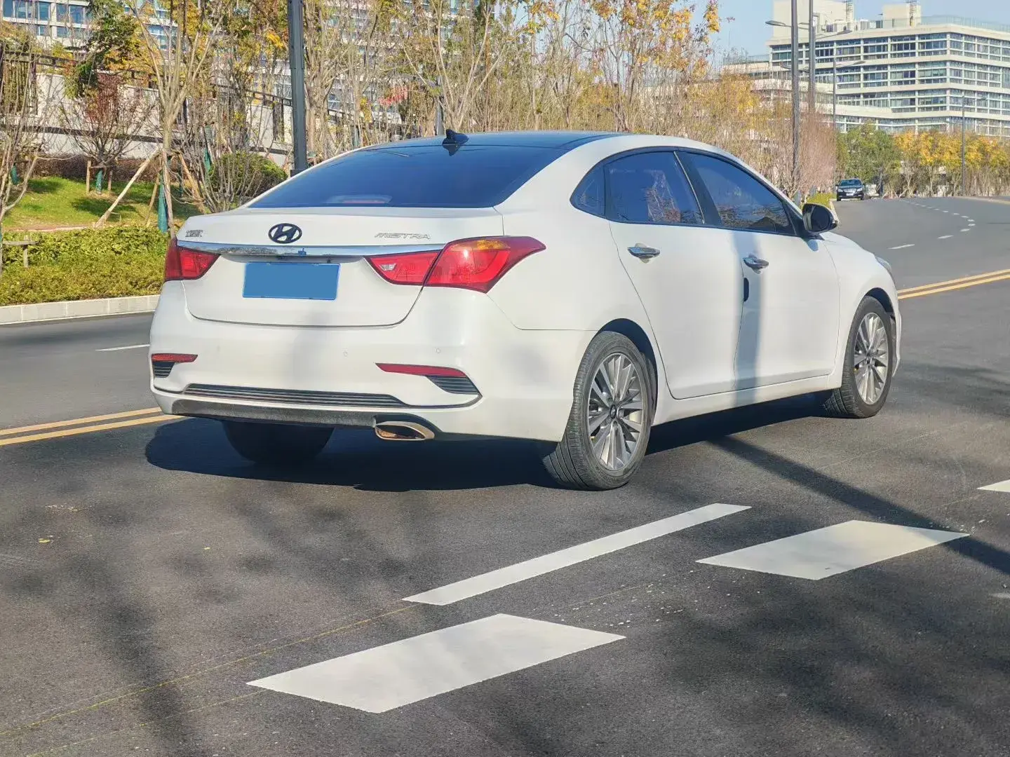 2019 HYUNDAI MISTRA thumbnail 4