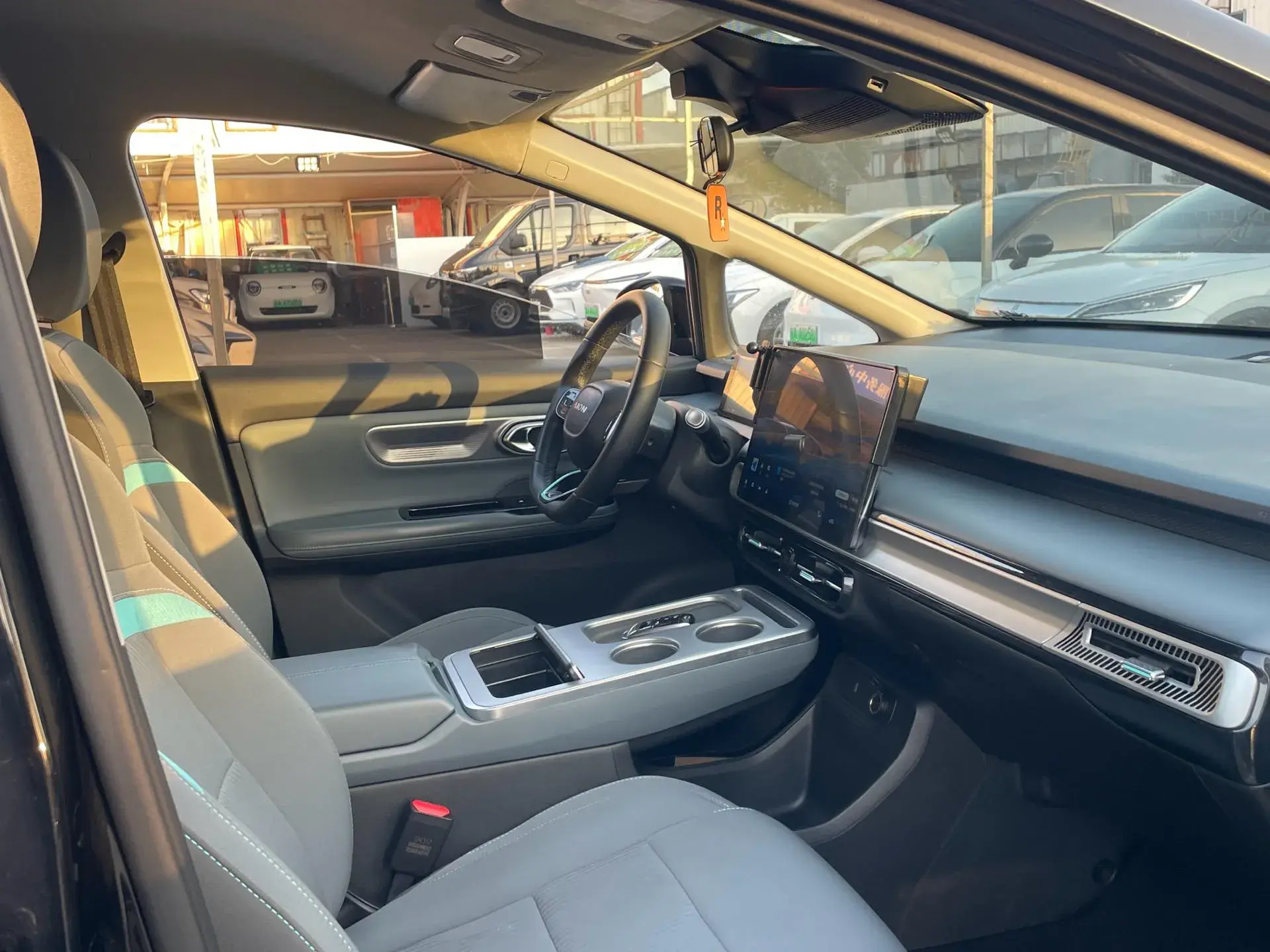 2023 AION Y thumbnail 4