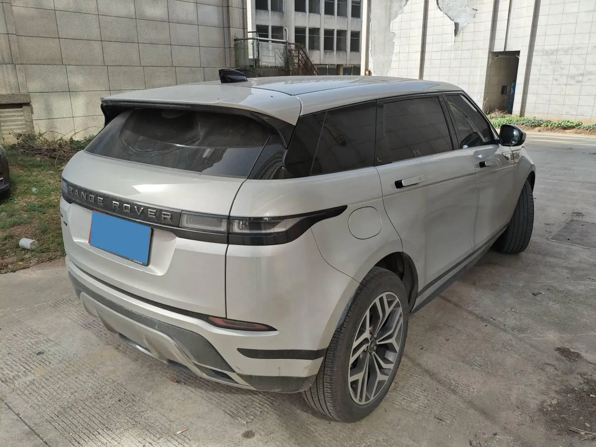 2023 LAND ROVER thumbnail 3