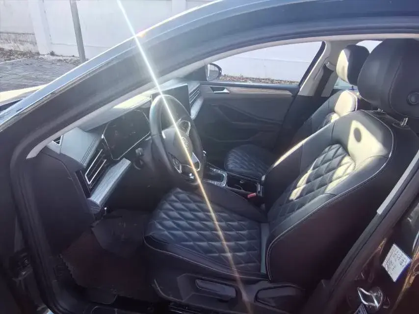 2023 VOLKSWAGEN SAGITAR thumbnail 4