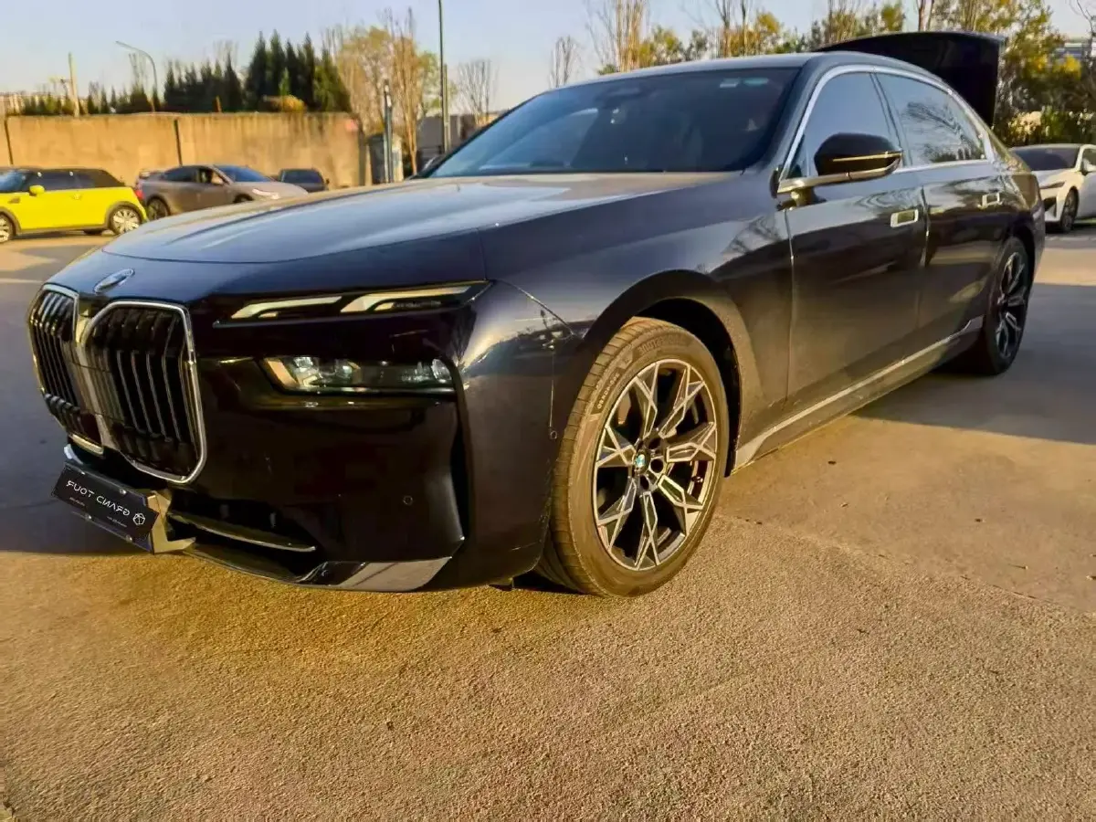 2023 BMW 7 Series 3.0T 272HP L6 8AT