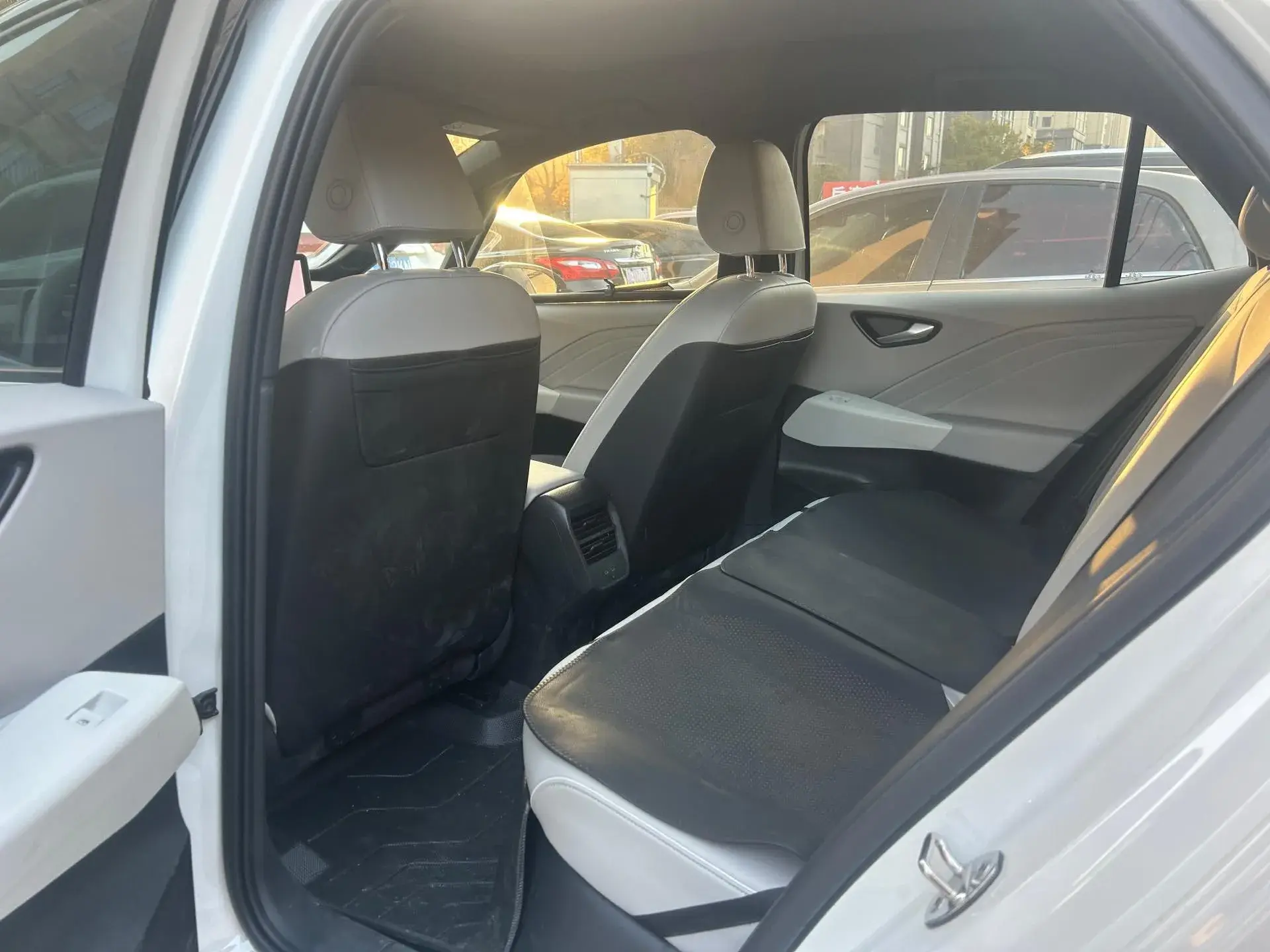 2025 VOLKSWAGEN ID.3 thumbnail 4