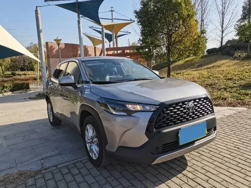 2023 TOYOTA COROLLA thumbnail 2