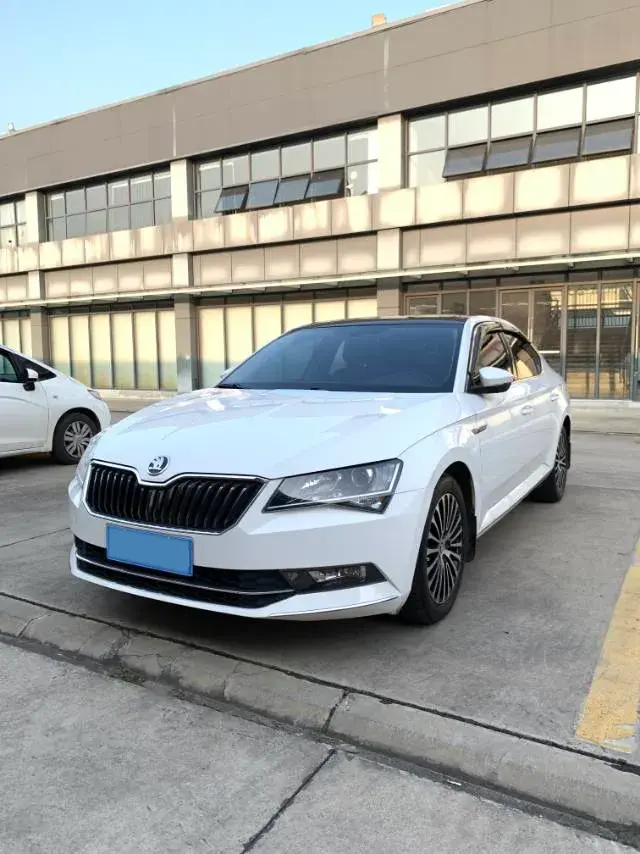2018 SKODA SUPERB view 1