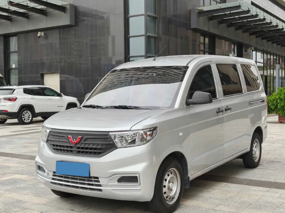 2022 WuLing HongGuang V 1.5L 99HP L4 6MT