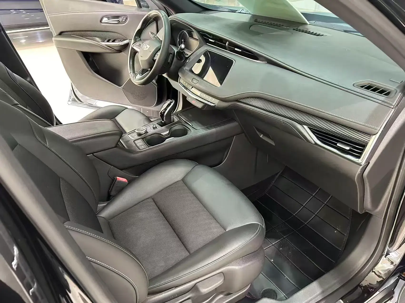 2020 CADILLAC XT4 thumbnail 4