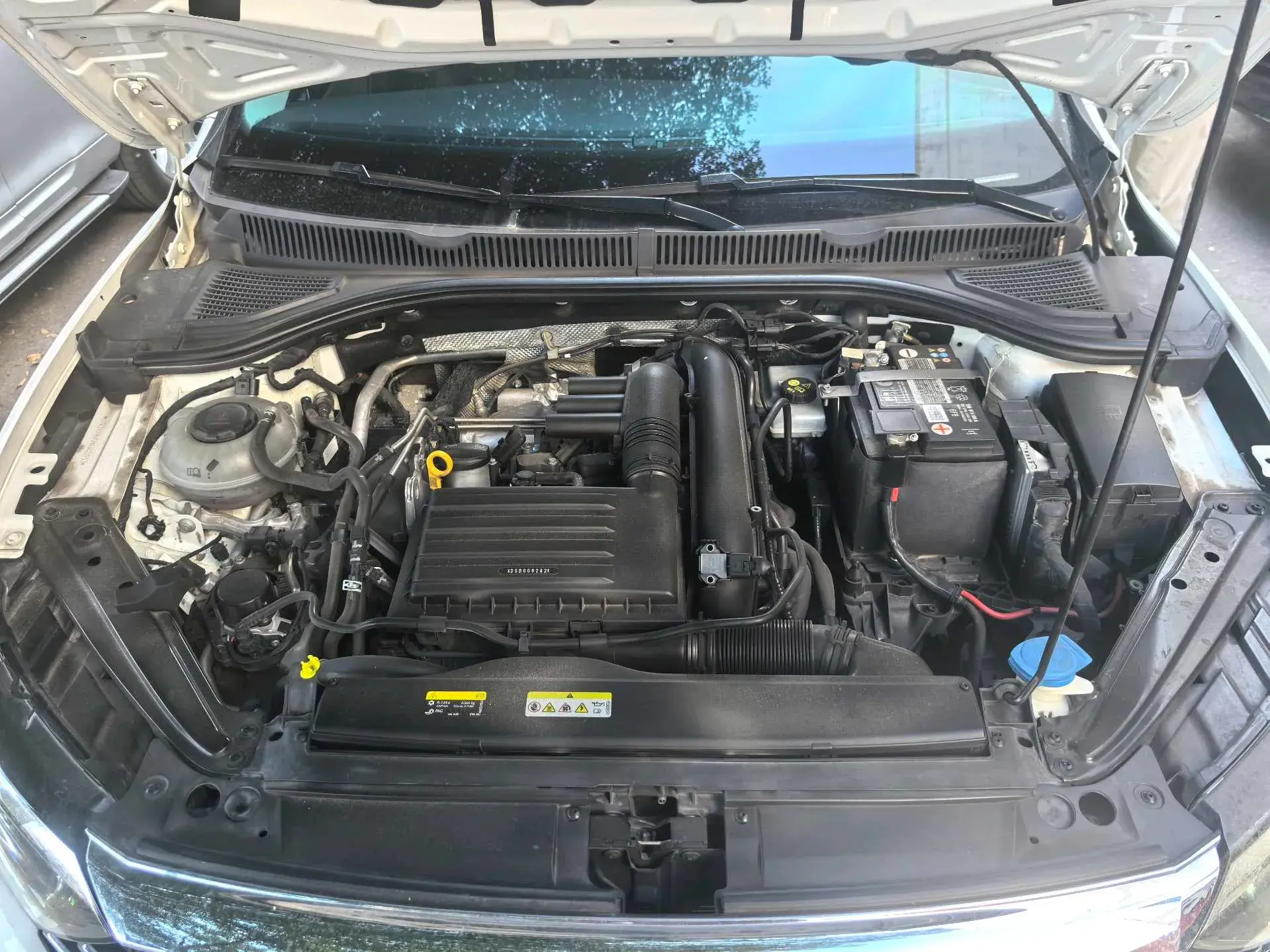 2021 VOLKSWAGEN SAGITAR thumbnail 4