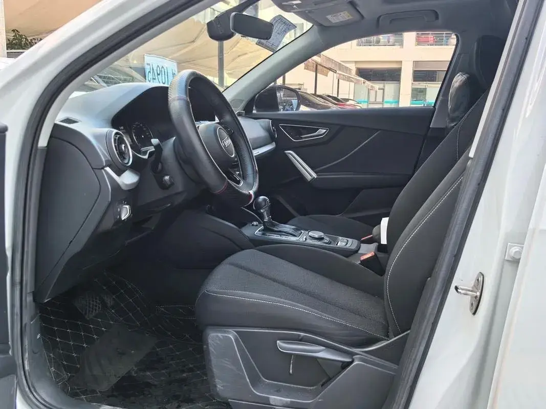 2020 AUDI Q2L thumbnail 2