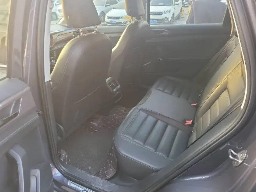 2019 VOLKSWAGEN THARU thumbnail 4