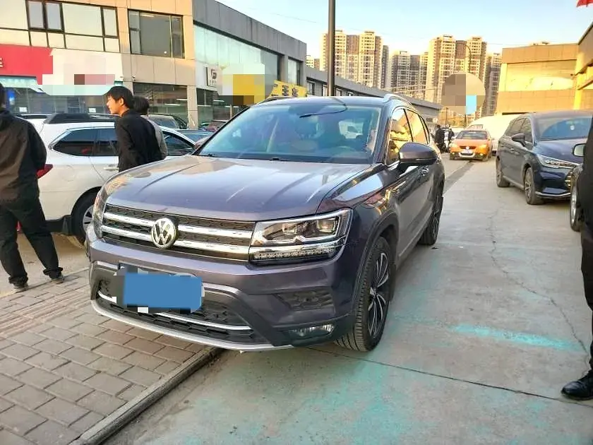 2019 VOLKSWAGEN THARU view 1