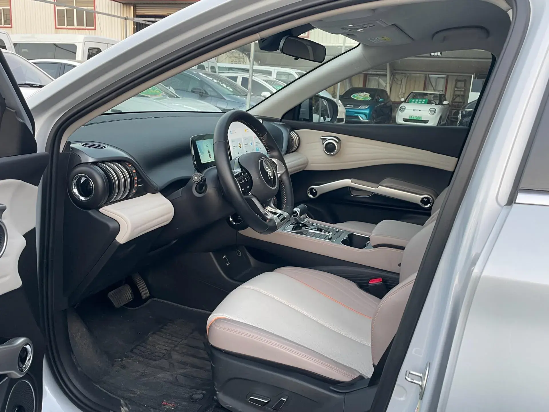 2024 BYD YUAN thumbnail 4