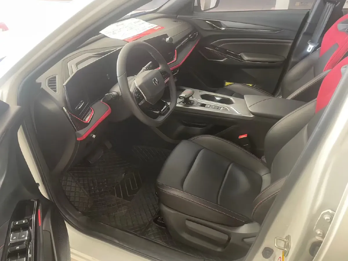 2025 ChangAn X5 PLUS 1.5T 188HP L4 7DCT,autocango,china used car exporter,china ev exporter,chinese used car exporter,chinese used ev exporter