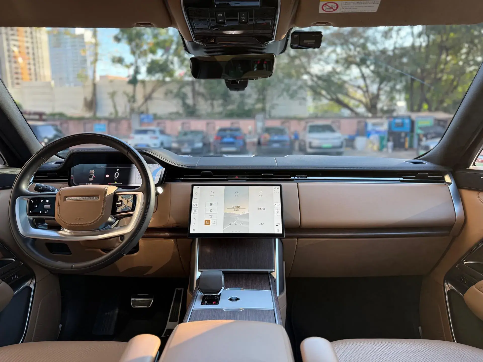 2024 LAND ROVER thumbnail 4