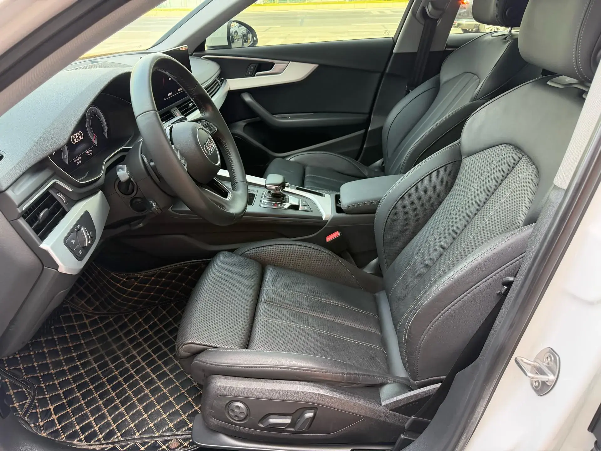 2020 AUDI A4L thumbnail 4