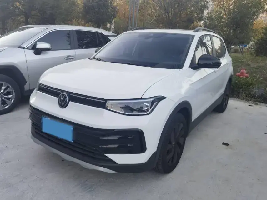 2023 VOLKSWAGEN THARU view 1