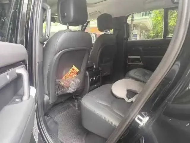 2023 Land Rover Defender 3.0T 400HP L6 8AT,autocango,china used car exporter,china ev exporter,chinese used car exporter,chinese used ev exporter