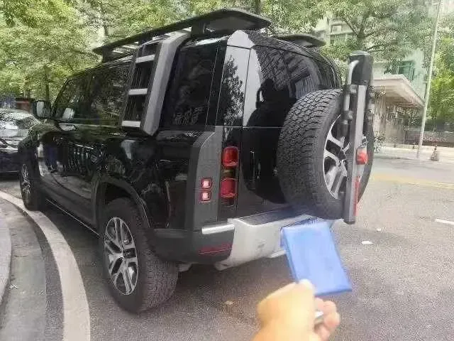 2023 Land Rover Defender 3.0T 400HP L6 8AT,autocango,china used car exporter,china ev exporter,chinese used car exporter,chinese used ev exporter