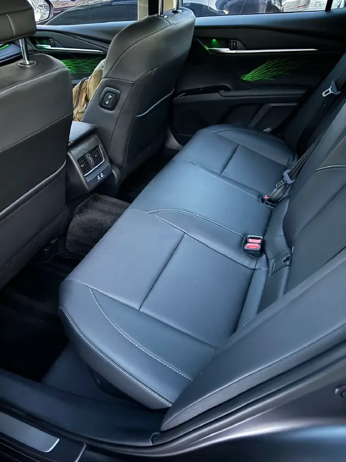 2026 Toyota Camry 2.0L 152HP L4 E-CVT Hybrid,autocango,china used car exporter,china ev exporter,chinese used car exporter,chinese used ev exporter