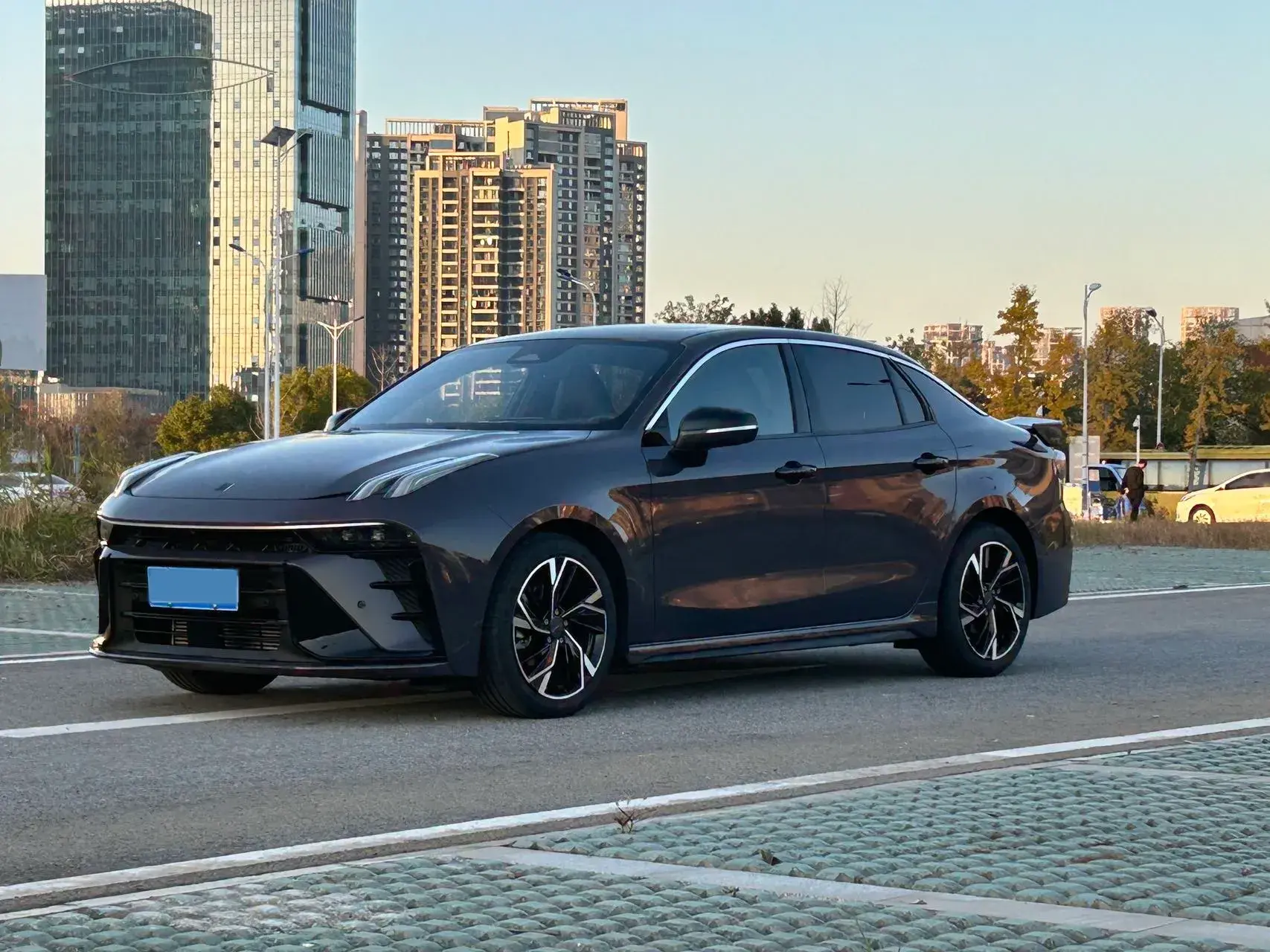 2025 LYNK&CO 03 view 1