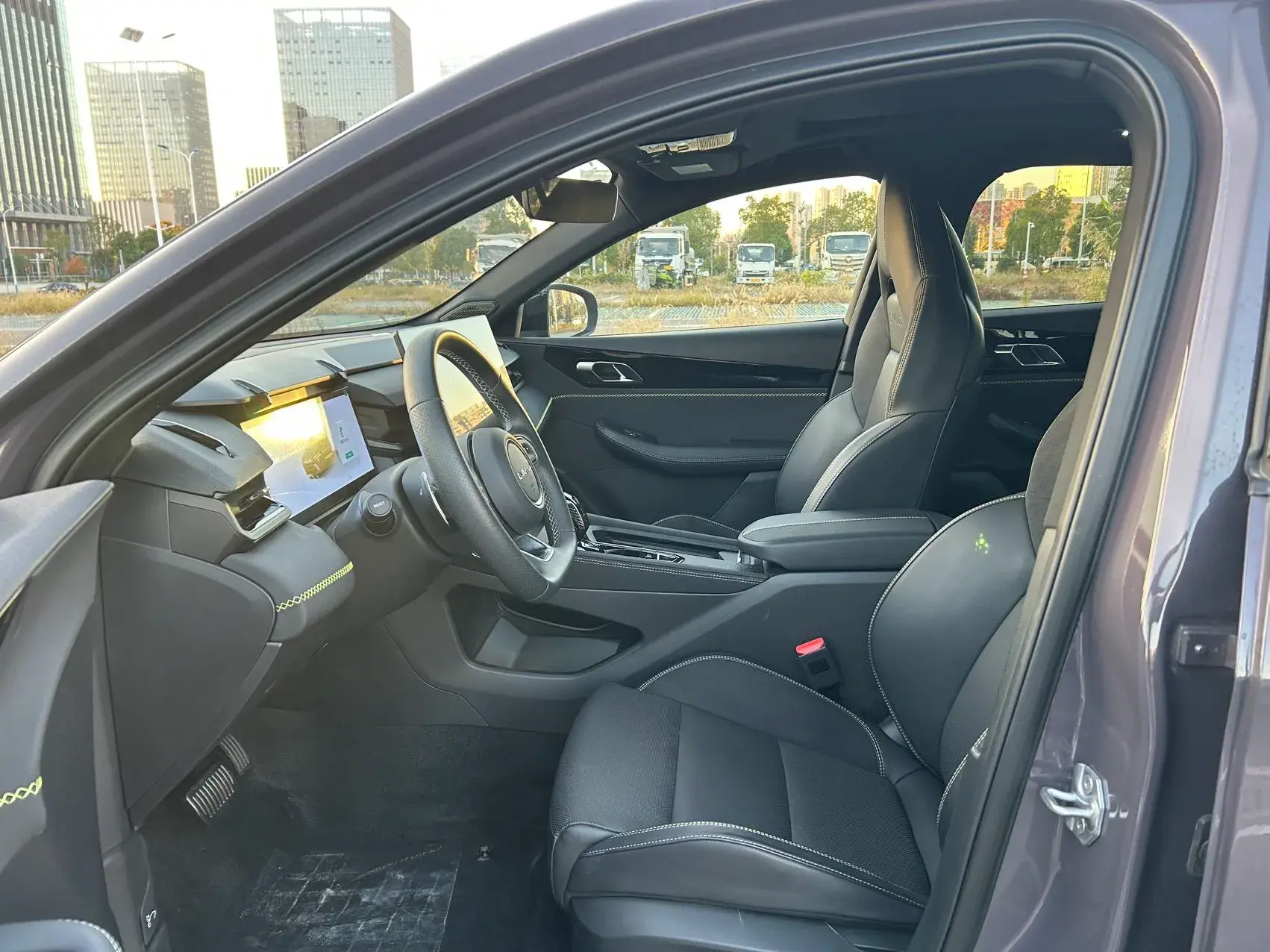 2025 LYNK&CO 03 thumbnail 4