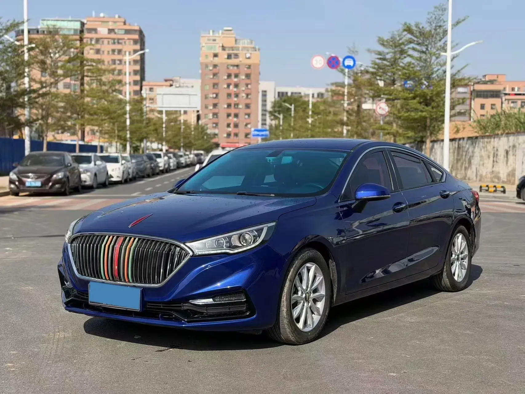 2019 HONGQI H5 view 1