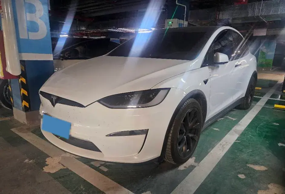 2023 TESLA MODEL view 1
