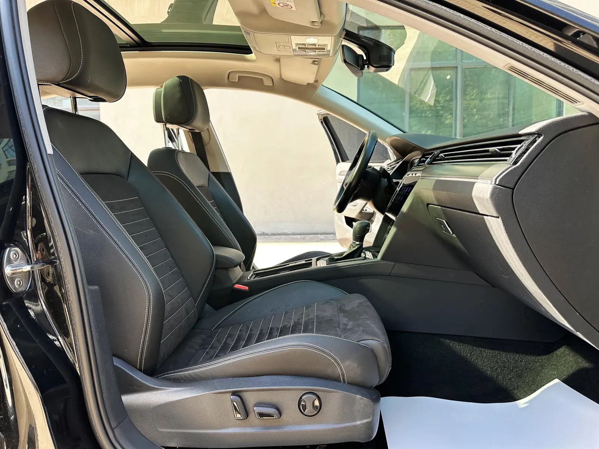 2021 VOLKSWAGEN MAGOTAN thumbnail 4