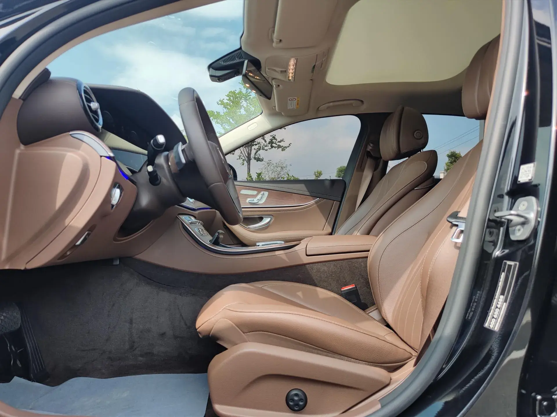 2021 MERCEDES-BENZ E thumbnail 4