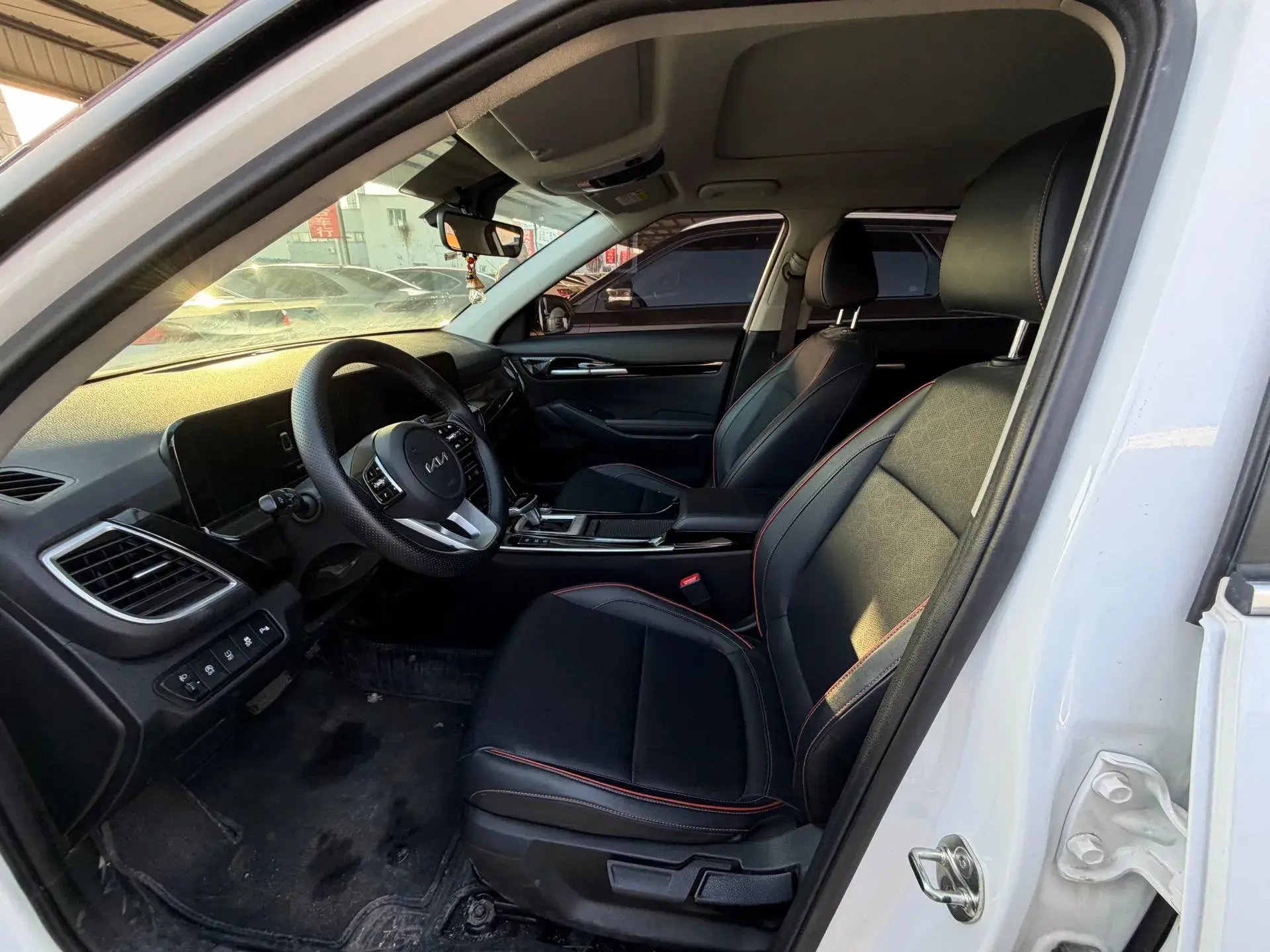 2023 KIA SELTOS thumbnail 3