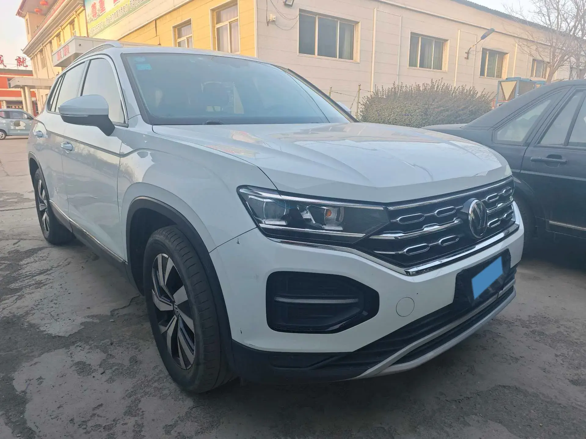 2019 VOLKSWAGEN TAYRON thumbnail 3