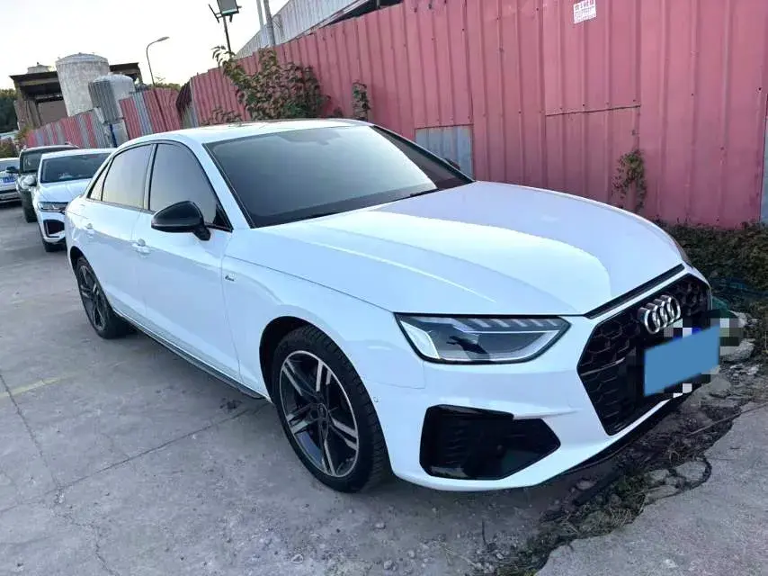 2022 AUDI A4L thumbnail 2