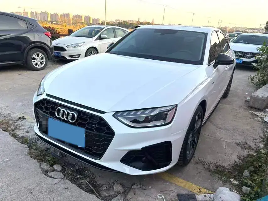 2022 AUDI A4L view 1