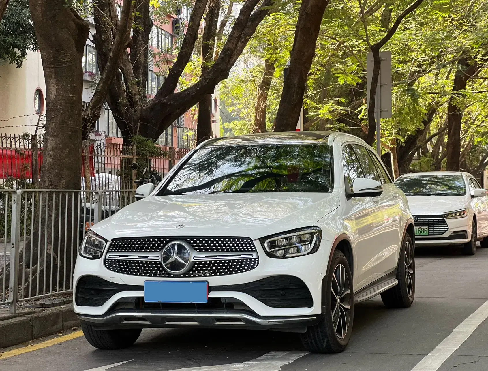 2021 MERCEDES-BENZ GLC view 1