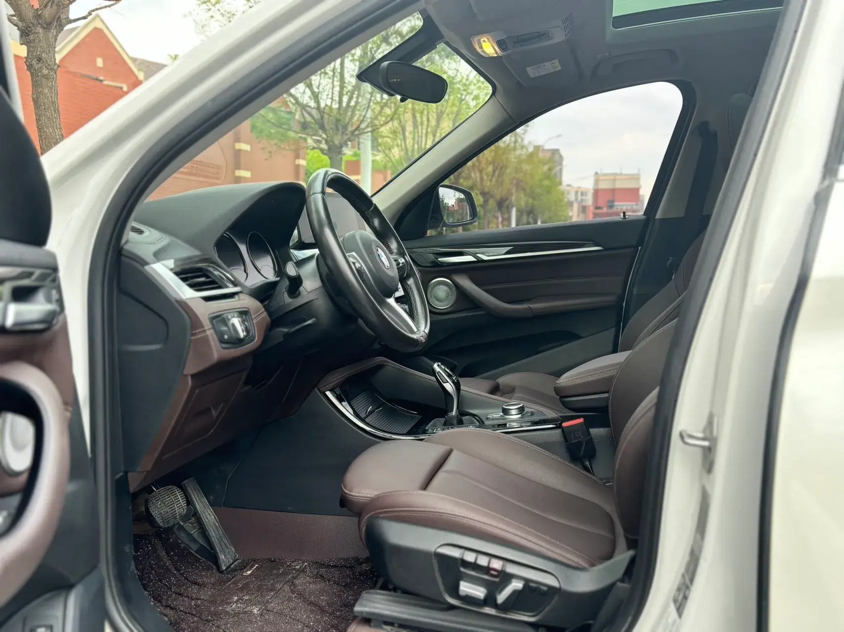 2021 BMW X1 thumbnail 4